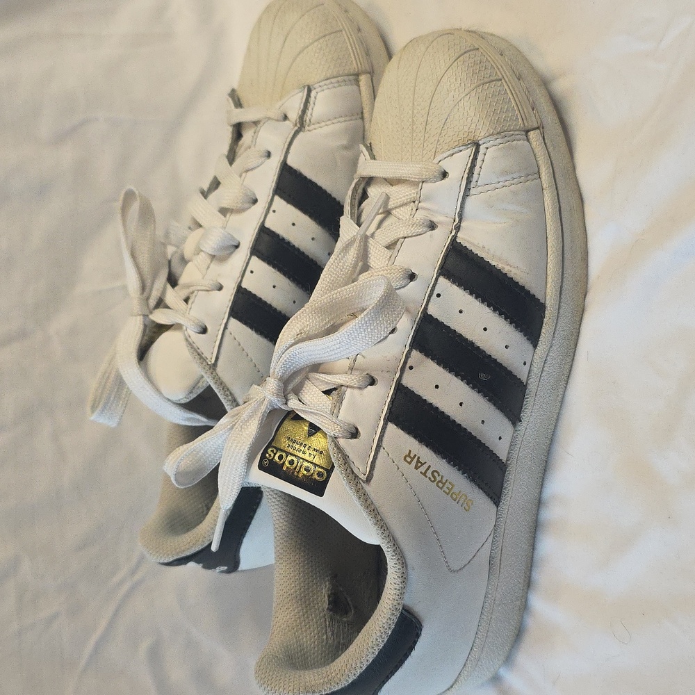 Adidas Superstar Men's Size 7 Women's Size 8.5 Black And White Shell Top Sneaker
